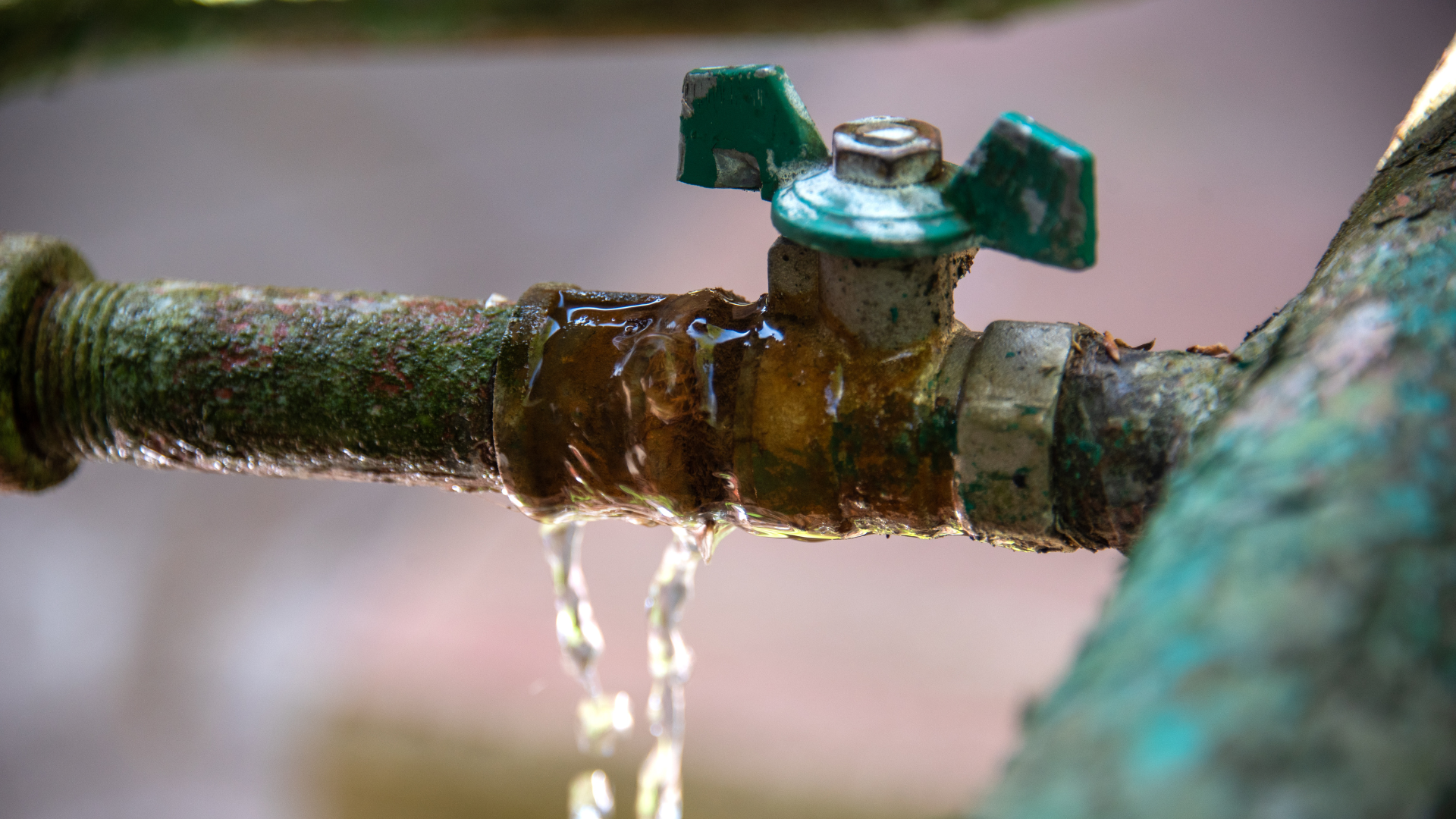 Perdite ingenti di acqua potabile a Viterbo